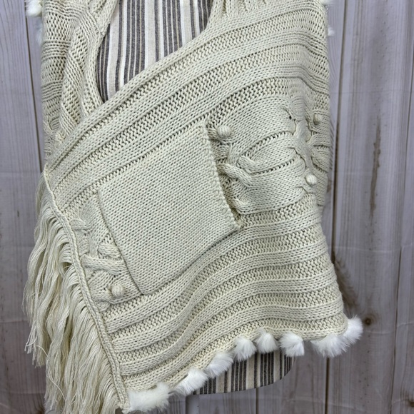 Jessica Simpson Ivory Cable Knit Sleeveless White Faux Fur Fringe Vest - Picture 5 of 7